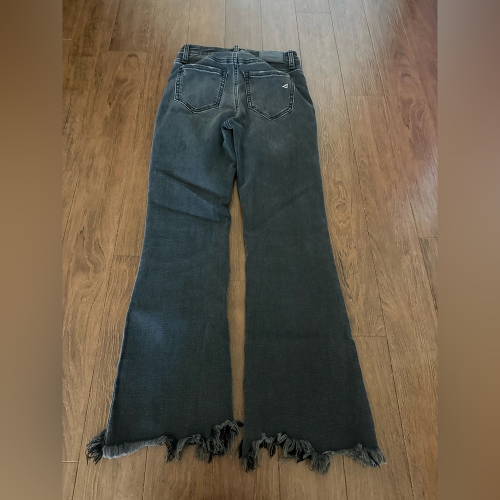HIDDEN JEANS Fray Hem Crop Flare Jeans - Picture 4 of 5